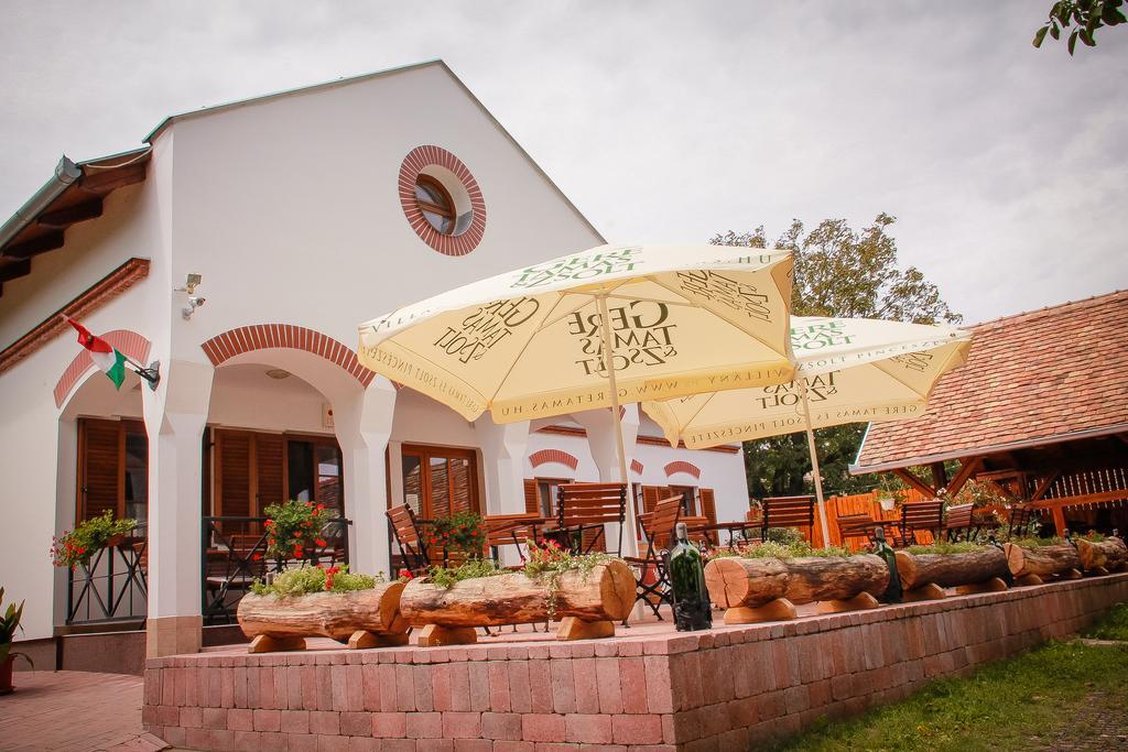 Diófa Panzió Villány Exterior foto